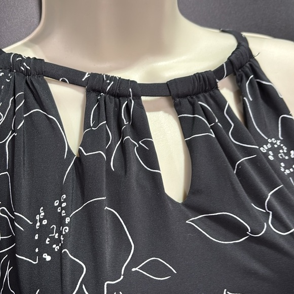 Trimshaper three keyhole high neck,adjustable straps padded,look trim swimsuit - Picture 2 of 12